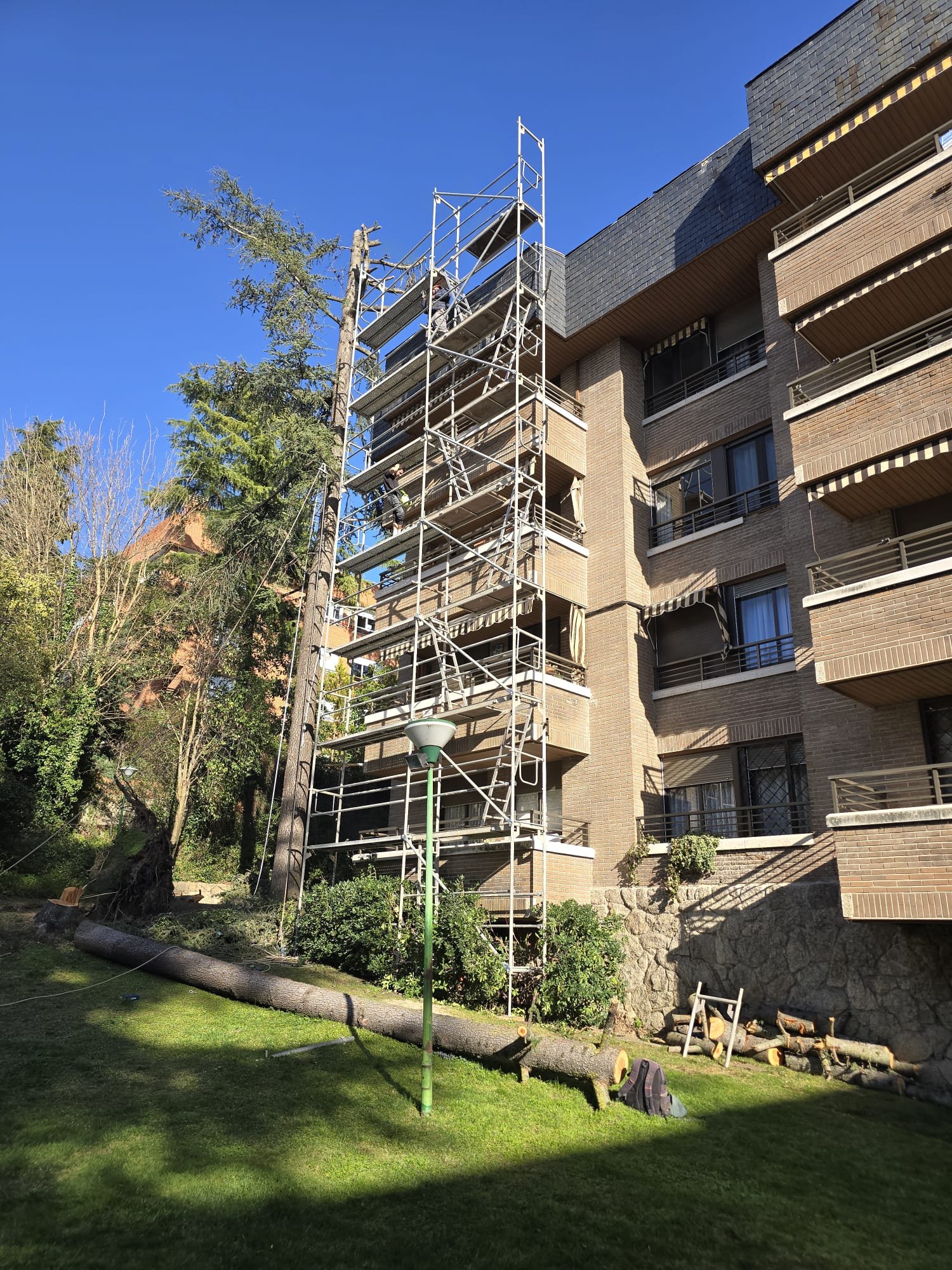 Andamio tubular en edificio de pisos