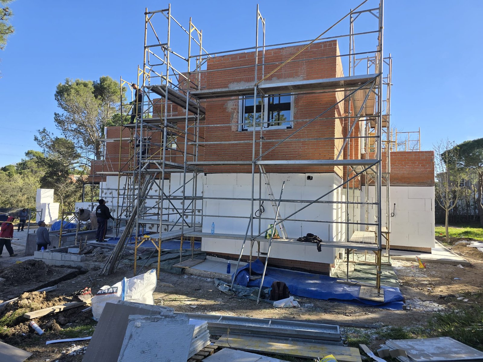 Equipo Andamios Voica trabajando en obra