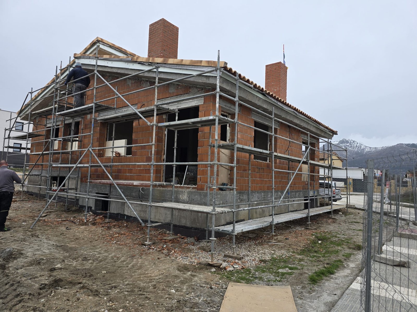 Andamios en obra de construcción